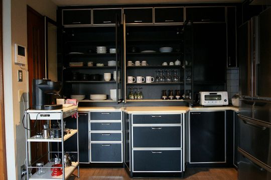 キッチン - 綺麗、リーズナブル。 そして旅が好きな人、海外好きな人が集まるシェアハウスです。} - ルームシェアルームメイト