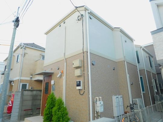 建物 - 女性のみ/鍵付き完全独立個室/渋谷まで快速4駅/久我山駅徒歩8分/通勤、通学に便利!/プライベート重視/新築} - ルームシェアルームメイト