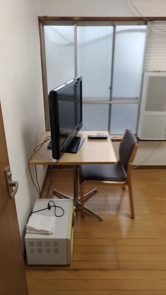 個室 - 光熱費込み　南千住徒歩10分　近くにスーパー・コンビニあり} - ルームシェアルームメイト