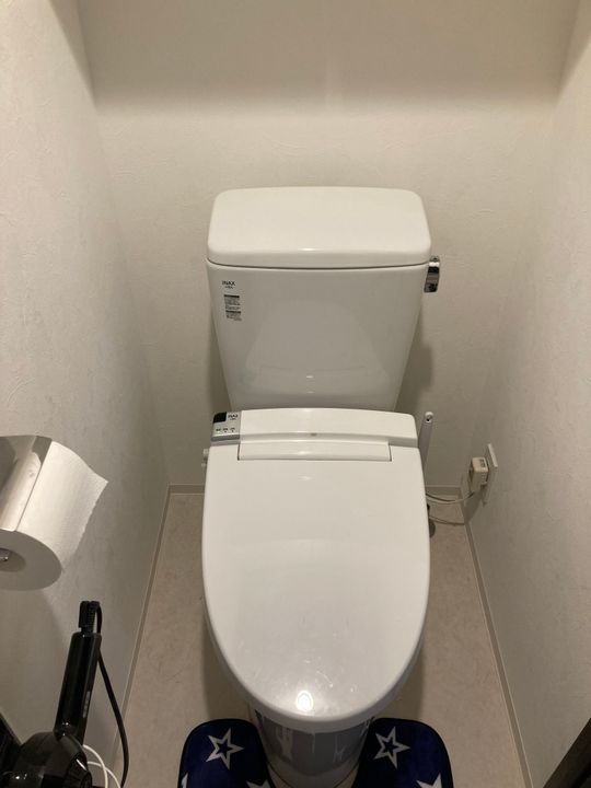 トイレ - 【新築】ドラム式洗濯機完備　洗濯乾燥自動} - ルームシェアルームメイト