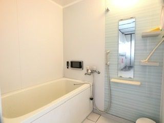 風呂 - カーサ南太田　女性専用シェアハウス} - ルームシェアルームメイト