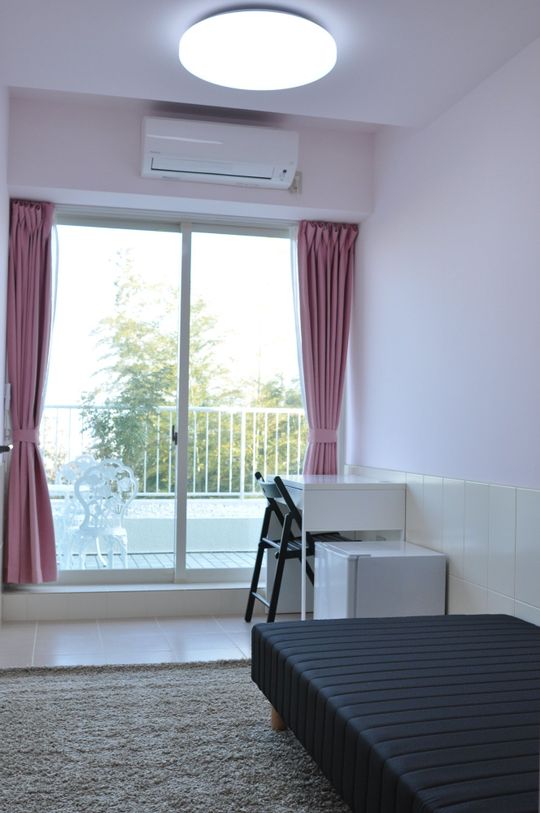 個室 - ドミトリー料金は横浜最安値！お友達と一緒に♪もちろんお1人でもお気軽に♪短期利用もできます♪} - ルームシェアルームメイト