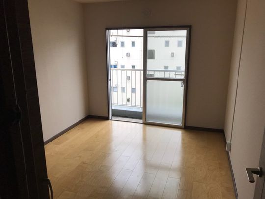 個室 - Furnished room with electric appliances ¥35,000/per month} - ルームシェアルームメイト