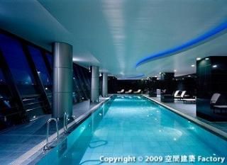 プール - お台場に近い高級マンション} - ルームシェアルームメイト