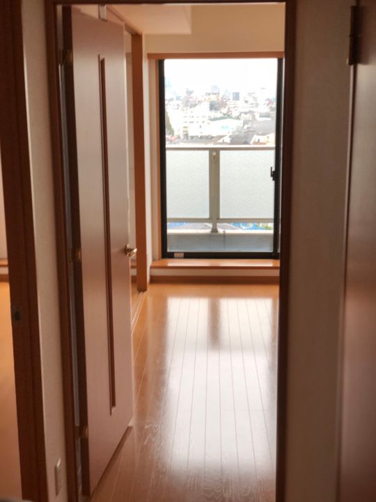 リビング - 【新宿・渋谷へのアクセス抜群】笹塚・下北沢・代田橋付近のドミトリーハウス!} - ルームシェアルームメイト