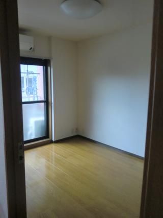 個室 - 7月末から恵比寿の個室貸します。期間は相談に乗ります！（女性限定）} - ルームシェアルームメイト