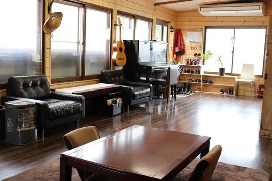 リビング - 【空室有/初期費用無　2室募集】浦和美園　個室鍵付きルームシェア(間貸し)} - ルームシェアルームメイト