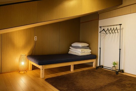 個室 - 帰り道が楽しくなる！伏見の国際シェアハウス暮らし＠和縁 -Enishi- ハウス} - ルームシェアルームメイト