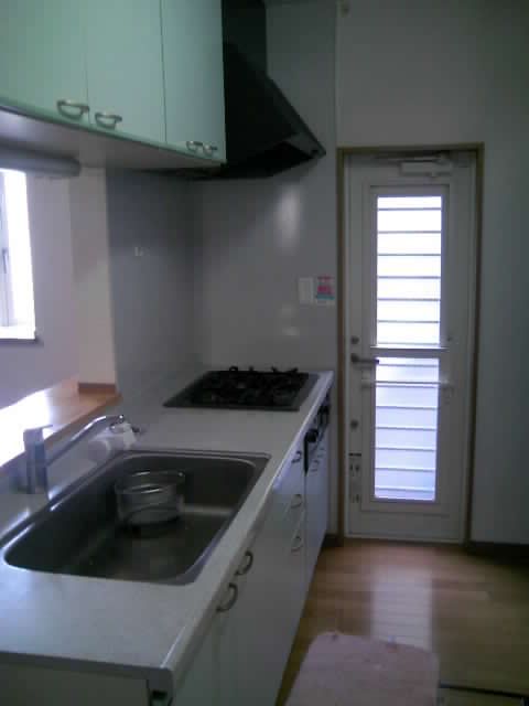 キッチン - ★家賃・光熱費・管理費コミコミで月28,000円★友人宿泊可★} - ルームシェアルームメイト