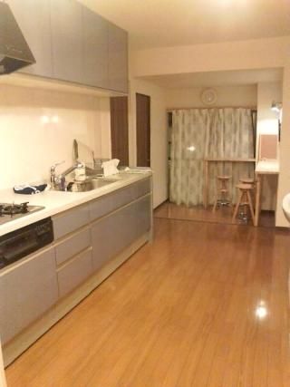 キッチン - 全てが個室で家具、設備付です。} - ルームシェアルームメイト