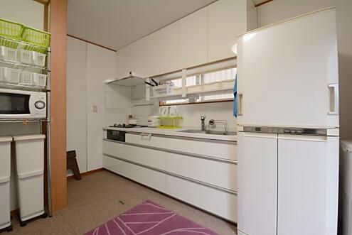 キッチン - 京急上大岡駅徒歩8分、 『初月家賃 半額』キャンペーン} - ルームシェアルームメイト