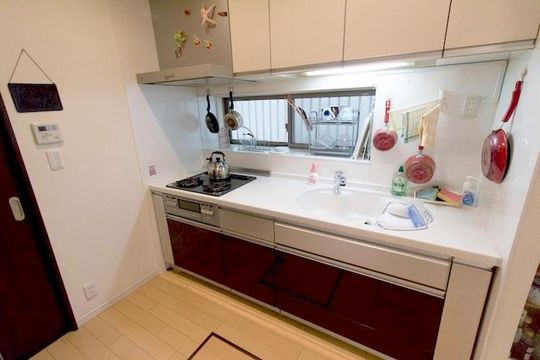 キッチン - 【矢口渡】駅から徒歩4分！広々リビングの大人気ハウス} - ルームシェアルームメイト